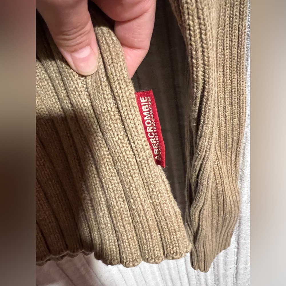Abercrombie & Fitch Men's Tan V-Neck Sweater - Picture 2 of 4